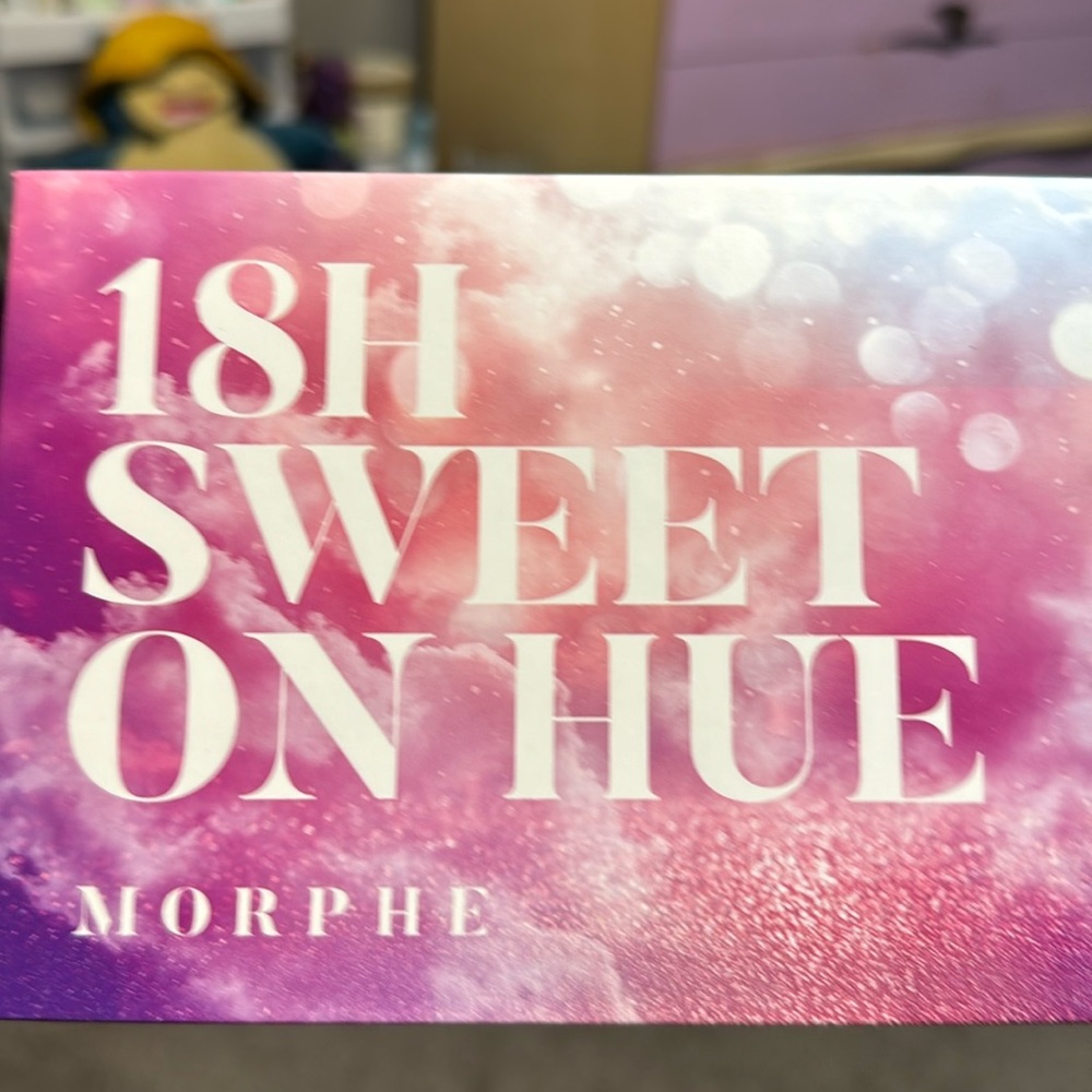 morphe 18 H suite on Hue unused eyeshadow palette